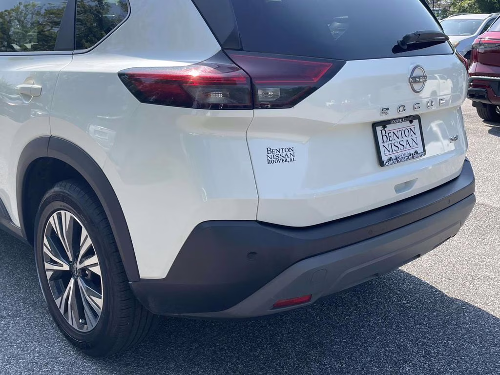2023 Pearl White Tricoat Nissan Rogue SV FWD SUV