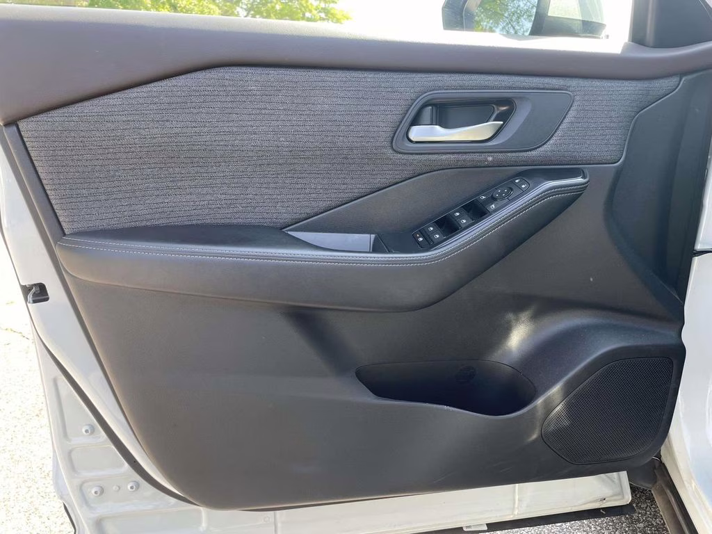 2023 Pearl White Tricoat Nissan Rogue SV FWD SUV