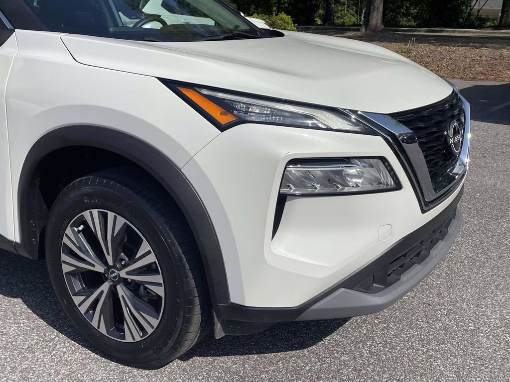 2023 Pearl White Tricoat Nissan Rogue SV FWD SUV