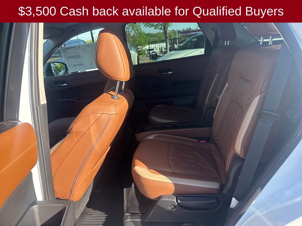 2026 Everest White Pearl Tricoat Nissan Pathfinder Platinum 4X4 SUV