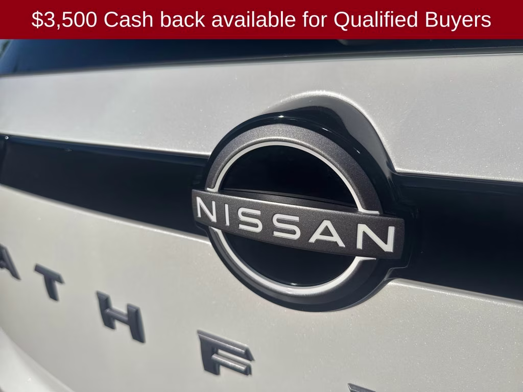 2026 Everest White Pearl Tricoat Nissan Pathfinder Platinum 4X4 SUV