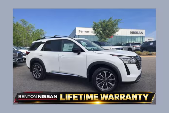 2026 Everest White Pearl Tricoat Nissan Pathfinder Platinum FWD SUV