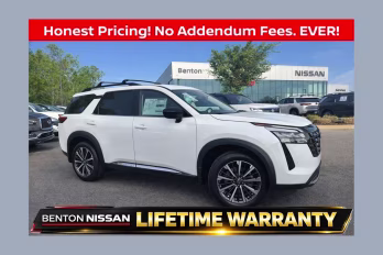 2026 Everest White Pearl Tricoat Nissan Pathfinder Platinum FWD SUV