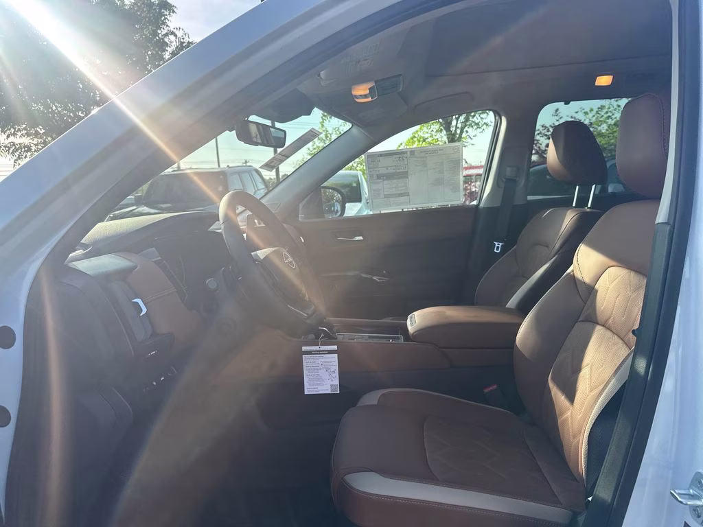 2026 Everest White Pearl Tricoat Nissan Pathfinder Platinum FWD SUV