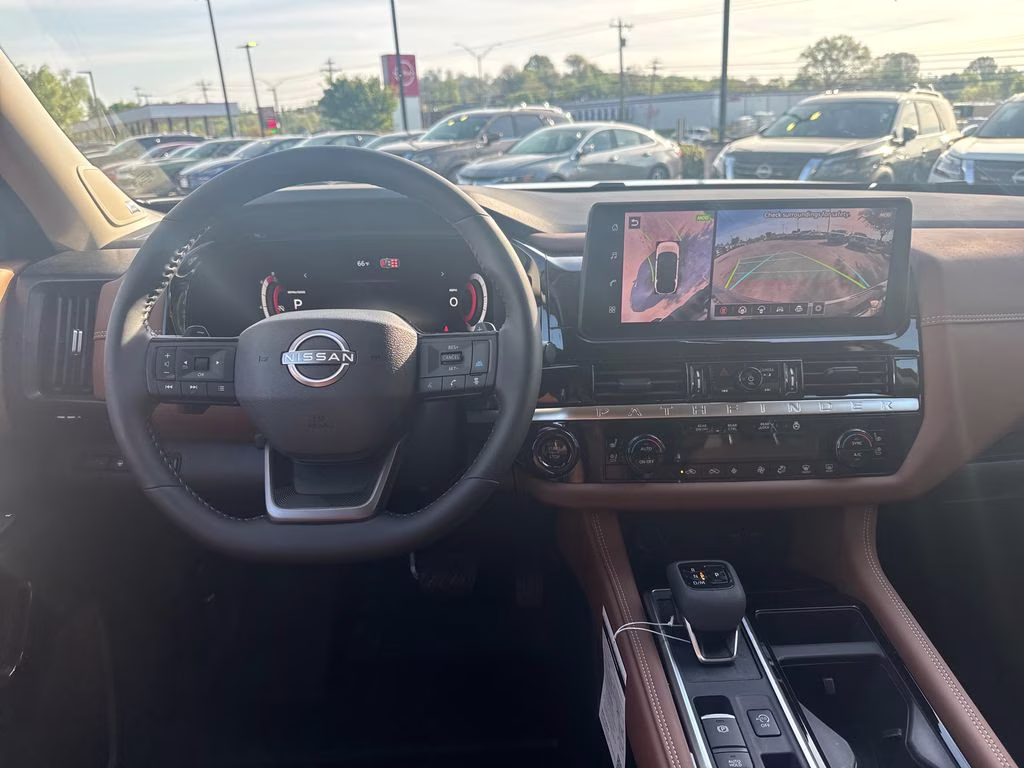 2026 Everest White Pearl Tricoat Nissan Pathfinder Platinum FWD SUV