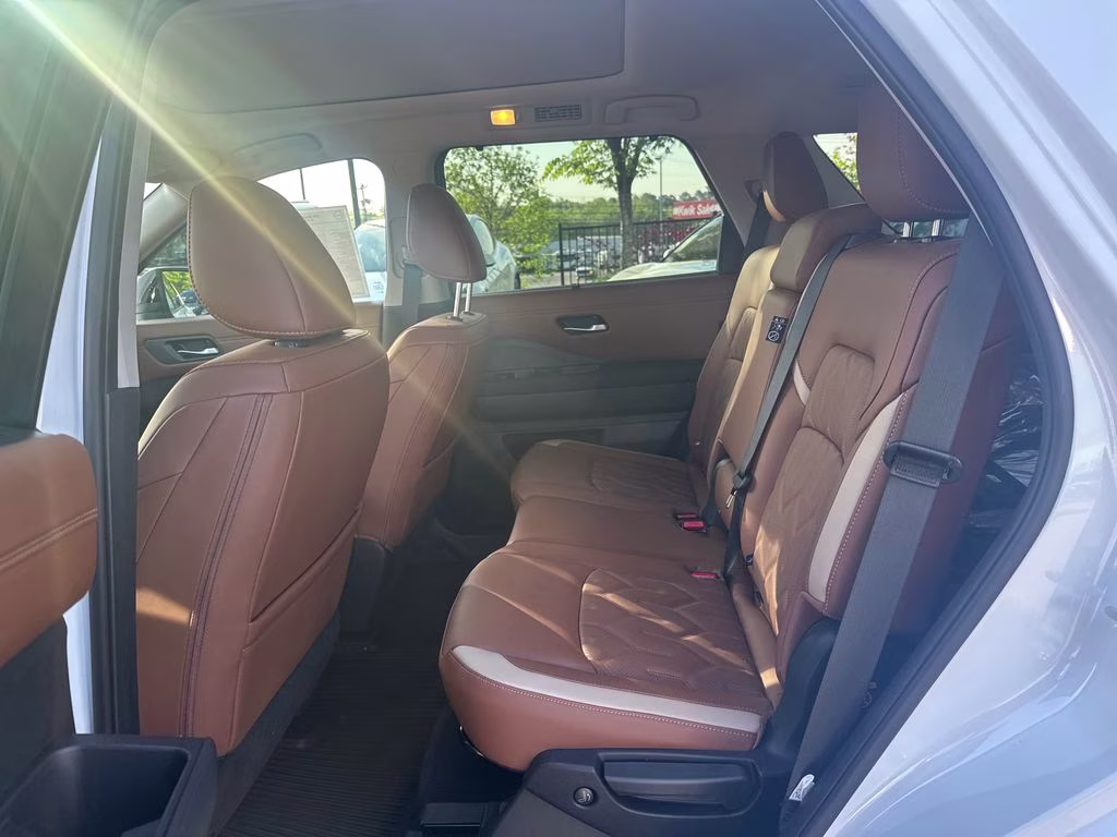 2026 Everest White Pearl Tricoat Nissan Pathfinder Platinum FWD SUV