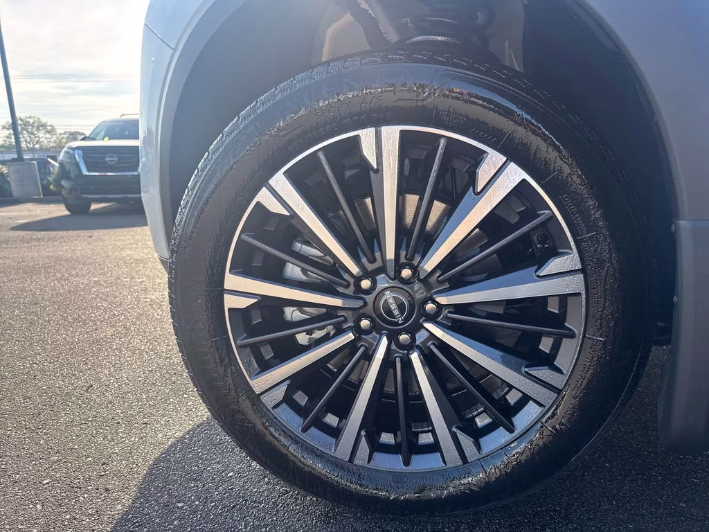 2026 Everest White Pearl Tricoat Nissan Pathfinder Platinum FWD SUV