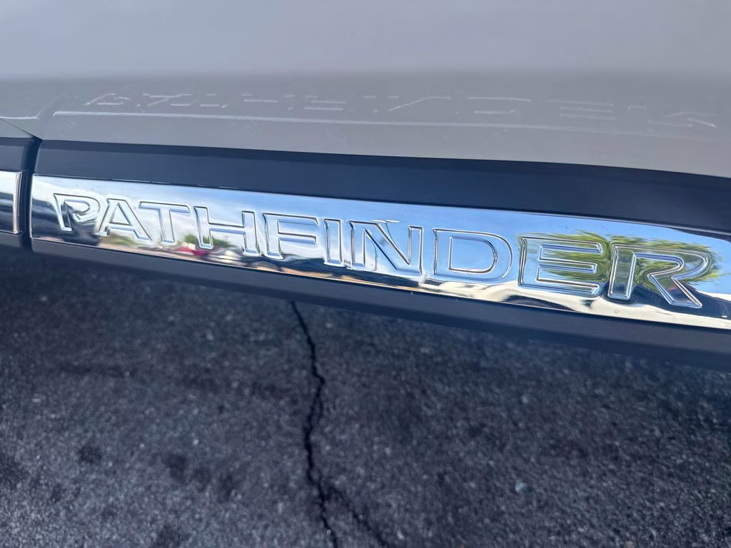 2026 Everest White Pearl Tricoat Nissan Pathfinder Platinum FWD SUV