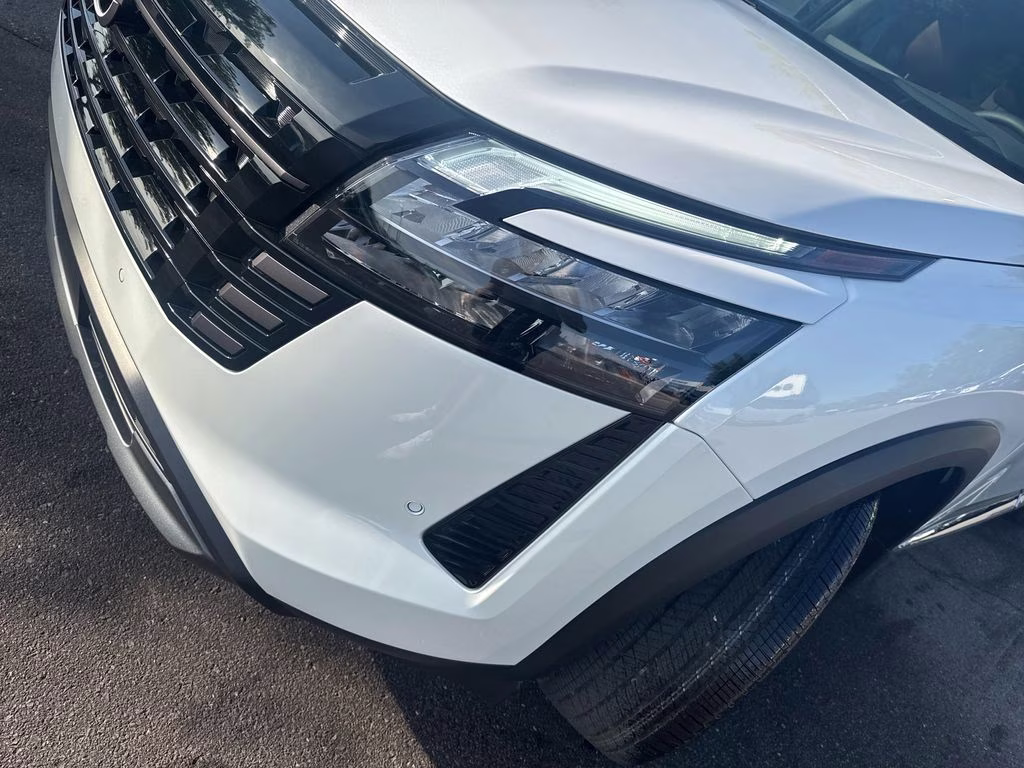 2026 Everest White Pearl Tricoat Nissan Pathfinder Platinum FWD SUV