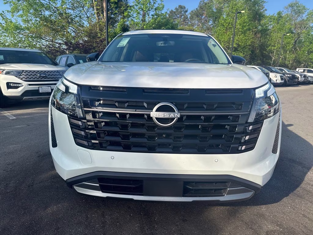 2026 Everest White Pearl Tricoat Nissan Pathfinder Platinum FWD SUV