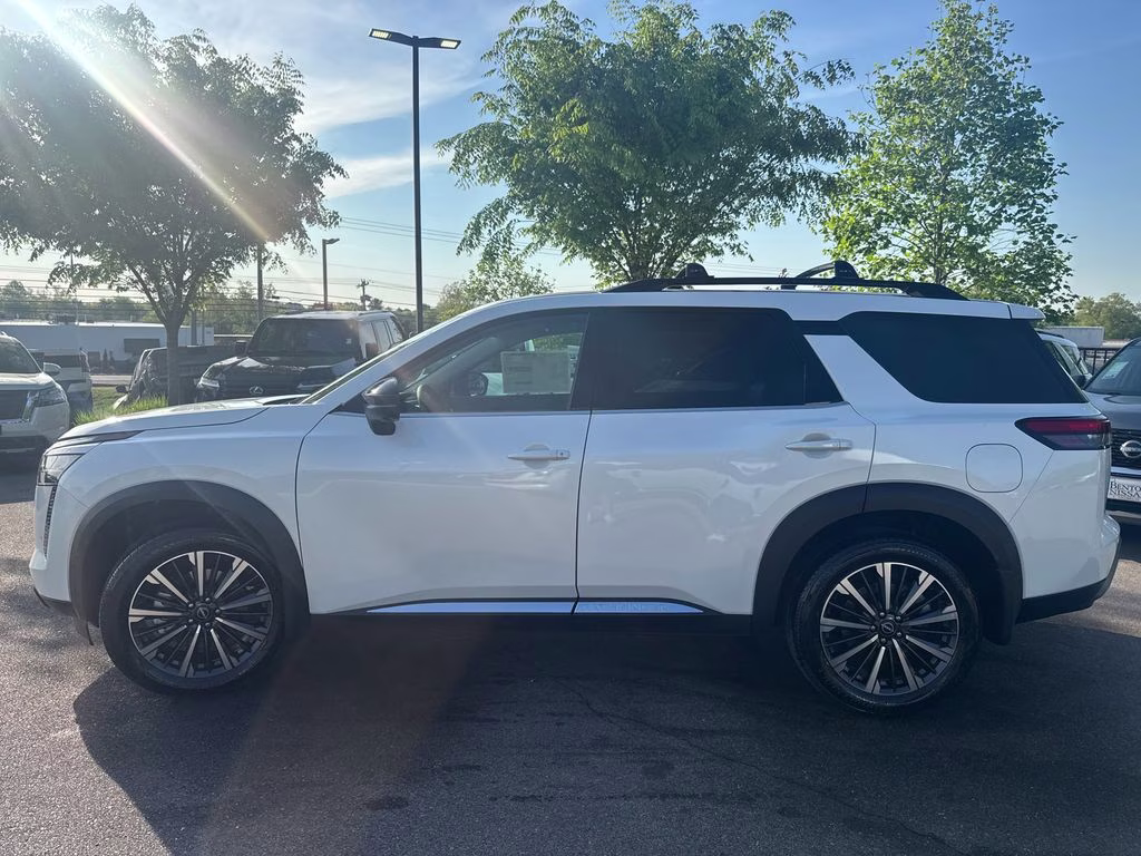 2026 Everest White Pearl Tricoat Nissan Pathfinder Platinum FWD SUV