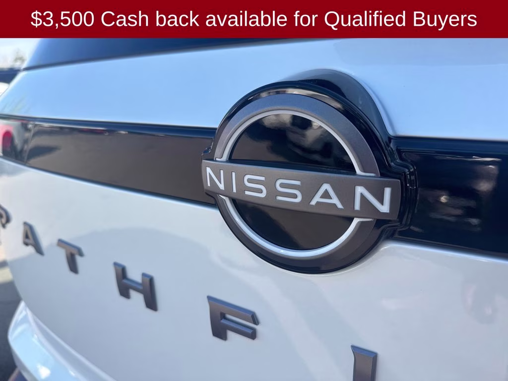 2026 Everest White Pearl Tricoat Nissan Pathfinder Platinum FWD SUV