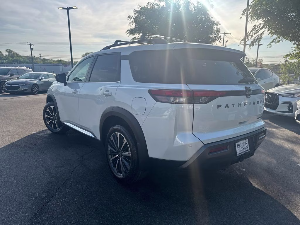 2026 Everest White Pearl Tricoat Nissan Pathfinder Platinum FWD SUV