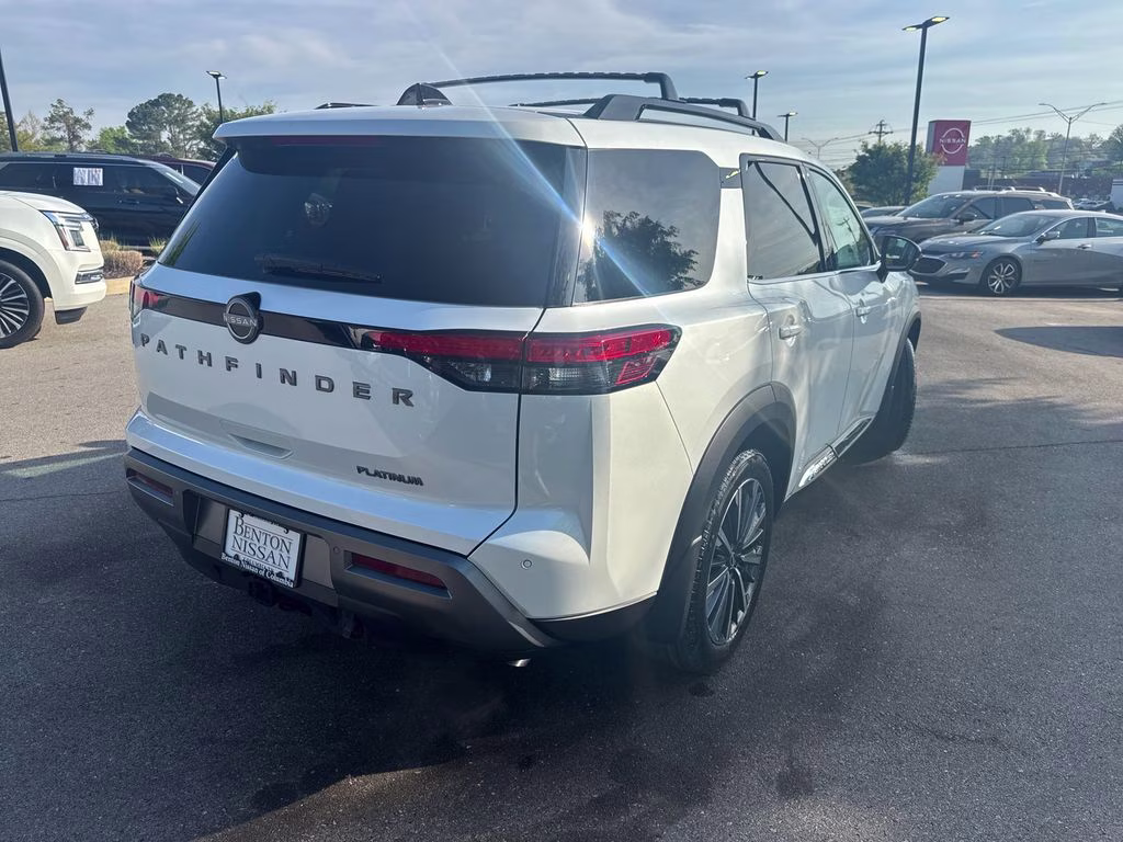 2026 Everest White Pearl Tricoat Nissan Pathfinder Platinum FWD SUV
