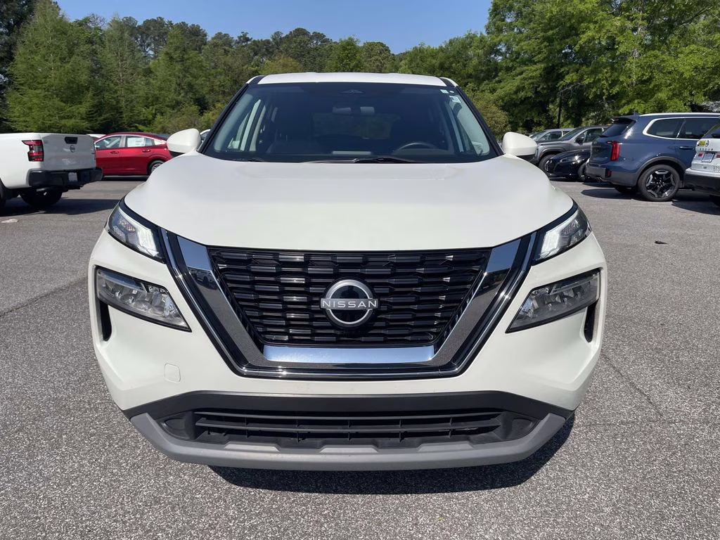 2023 Pearl White Tricoat Nissan Rogue SV FWD SUV