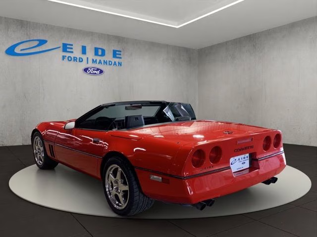 1986 RED Chevrolet Corvette Base RWD Convertible