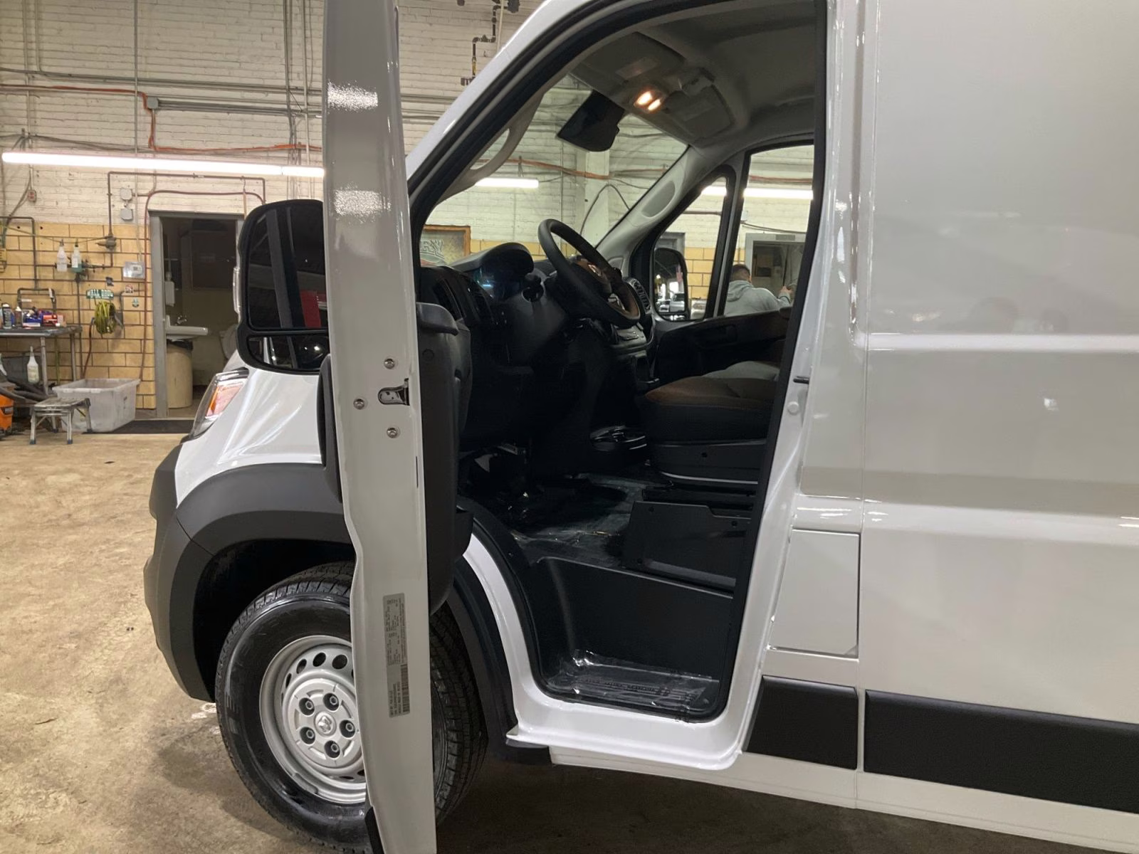 2025 Bright White Clearcoat Ram ProMaster 1500 Low Roof FWD Van