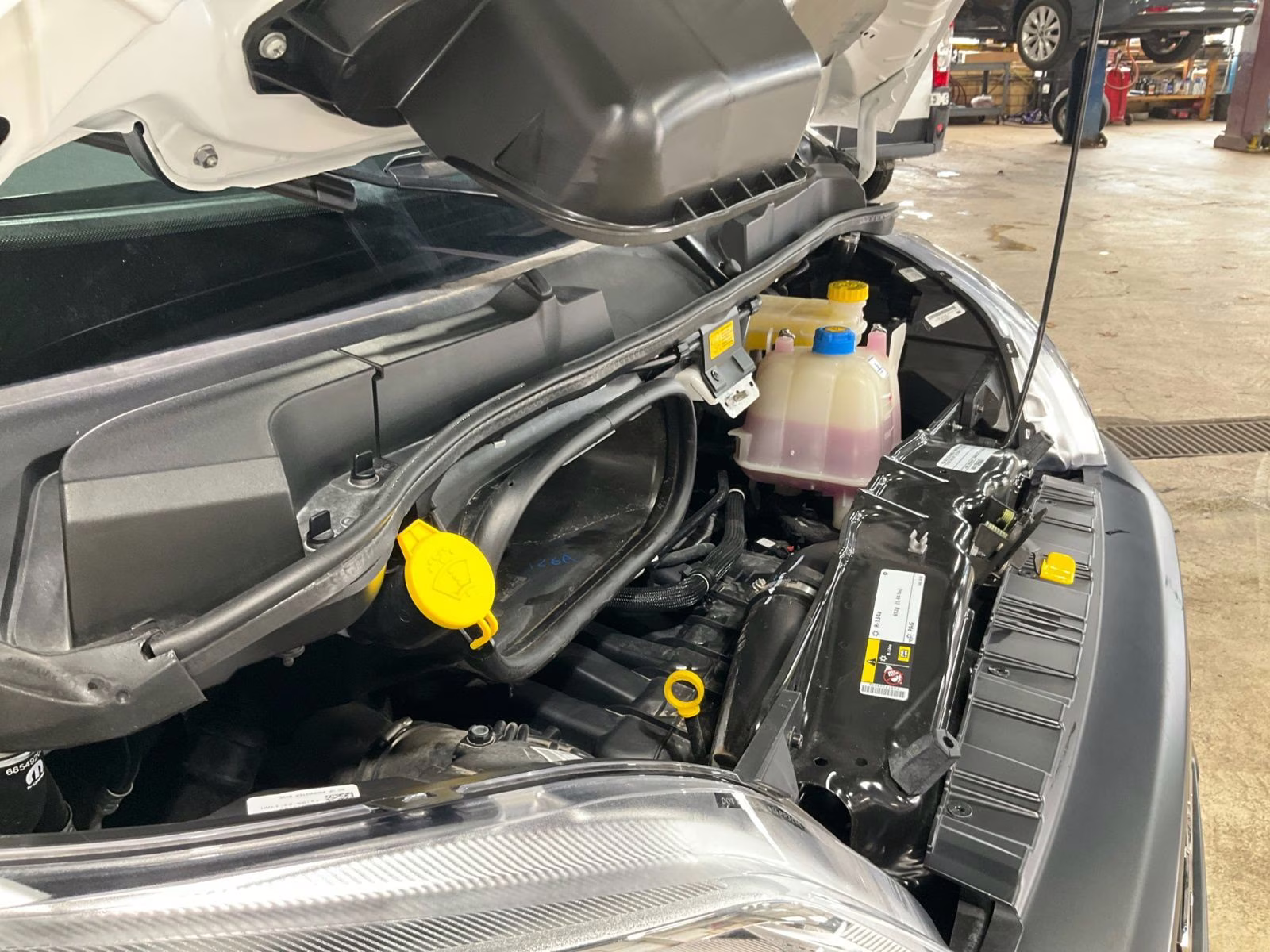 2025 Bright White Clearcoat Ram ProMaster 1500 Low Roof FWD Van