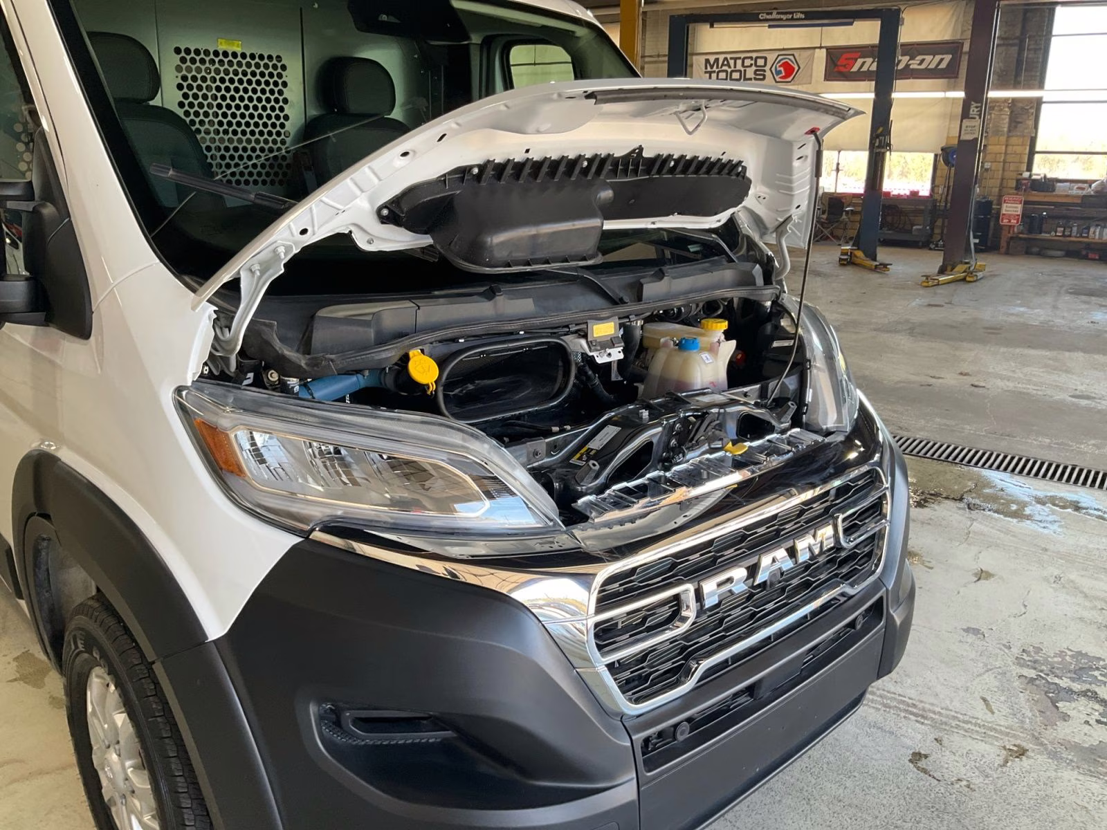 2025 Bright White Clearcoat Ram PPromaster 2500 Low Roof SLT FWD Van