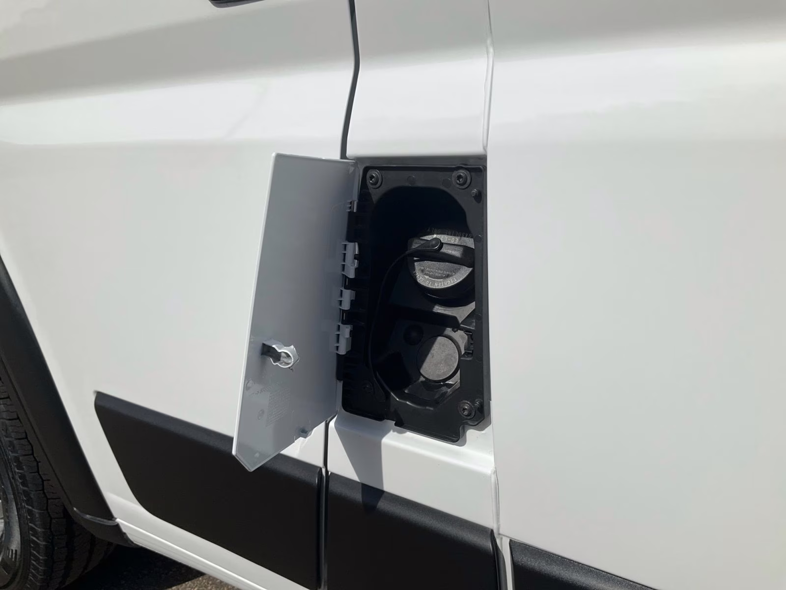 2025 Bright White Clearcoat Ram Promaster 2500 Low Roof Tradesman FWD Van