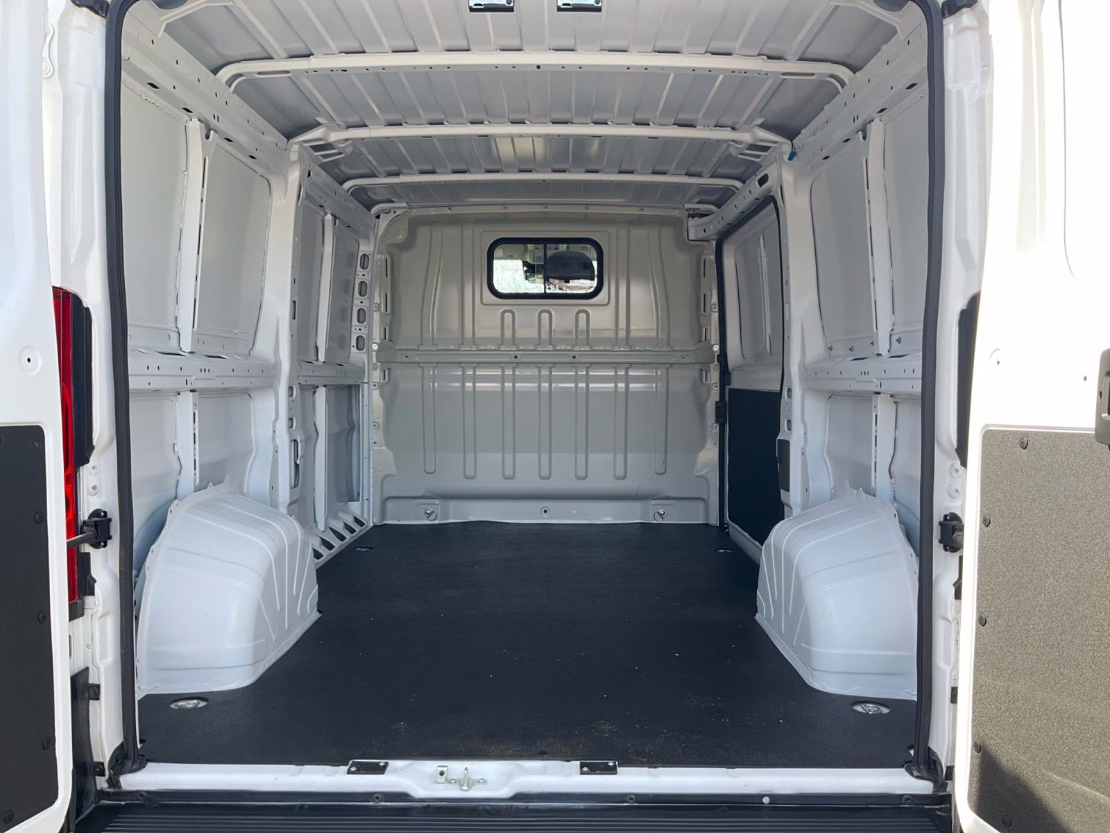 2025 Bright White Clearcoat Ram Promaster 2500 Low Roof Tradesman FWD Van