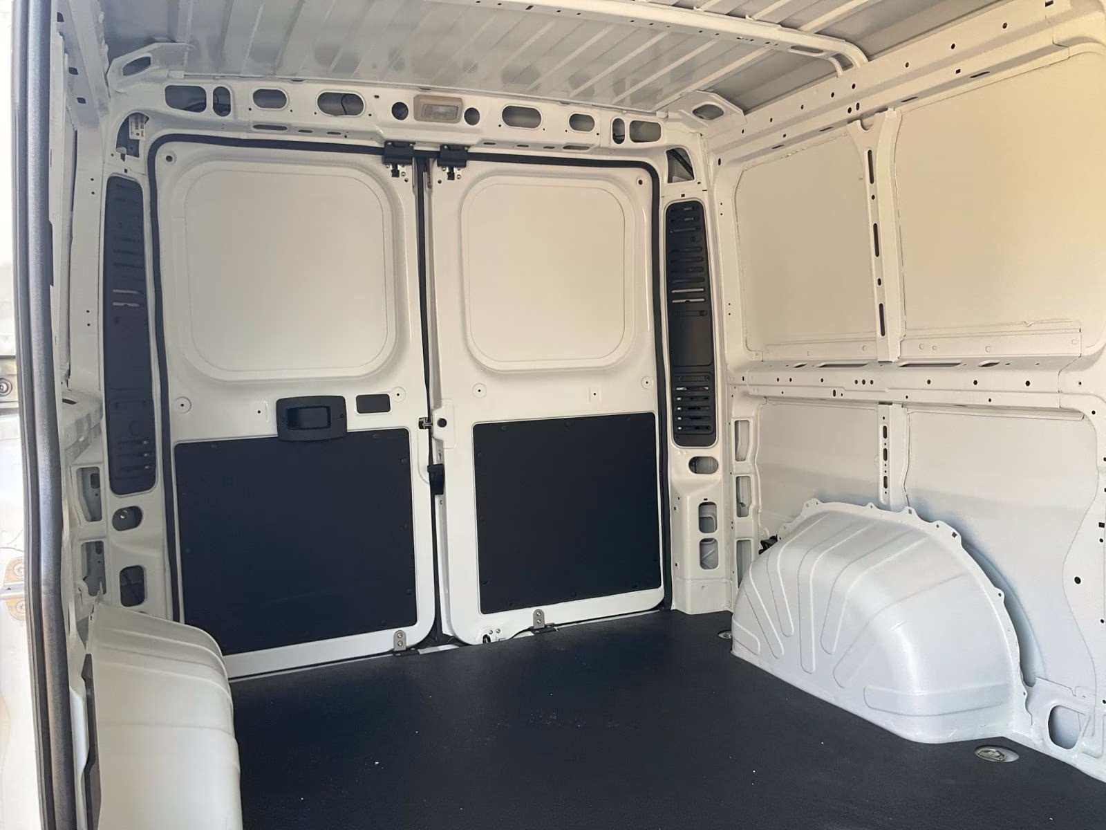2025 Bright White Clearcoat Ram Promaster 2500 Low Roof Tradesman FWD Van