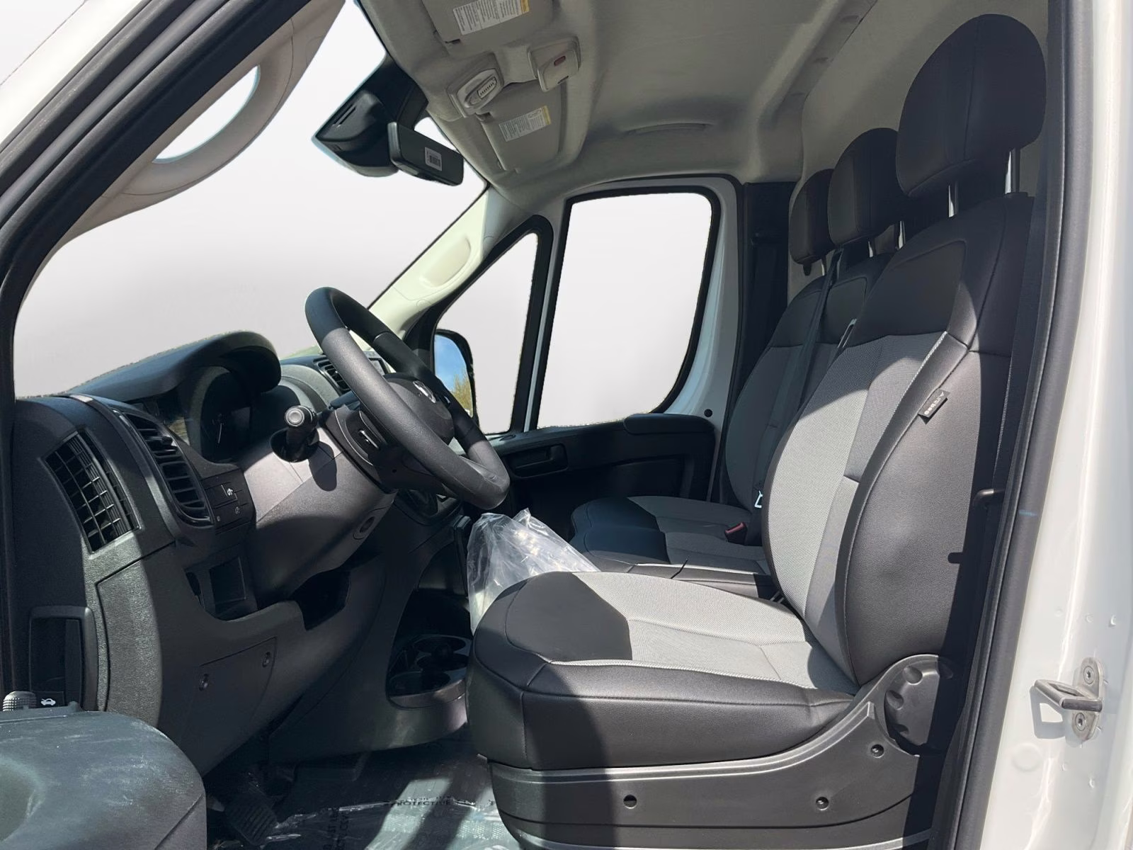 2025 Bright White Clearcoat Ram Promaster 2500 Low Roof Tradesman FWD Van