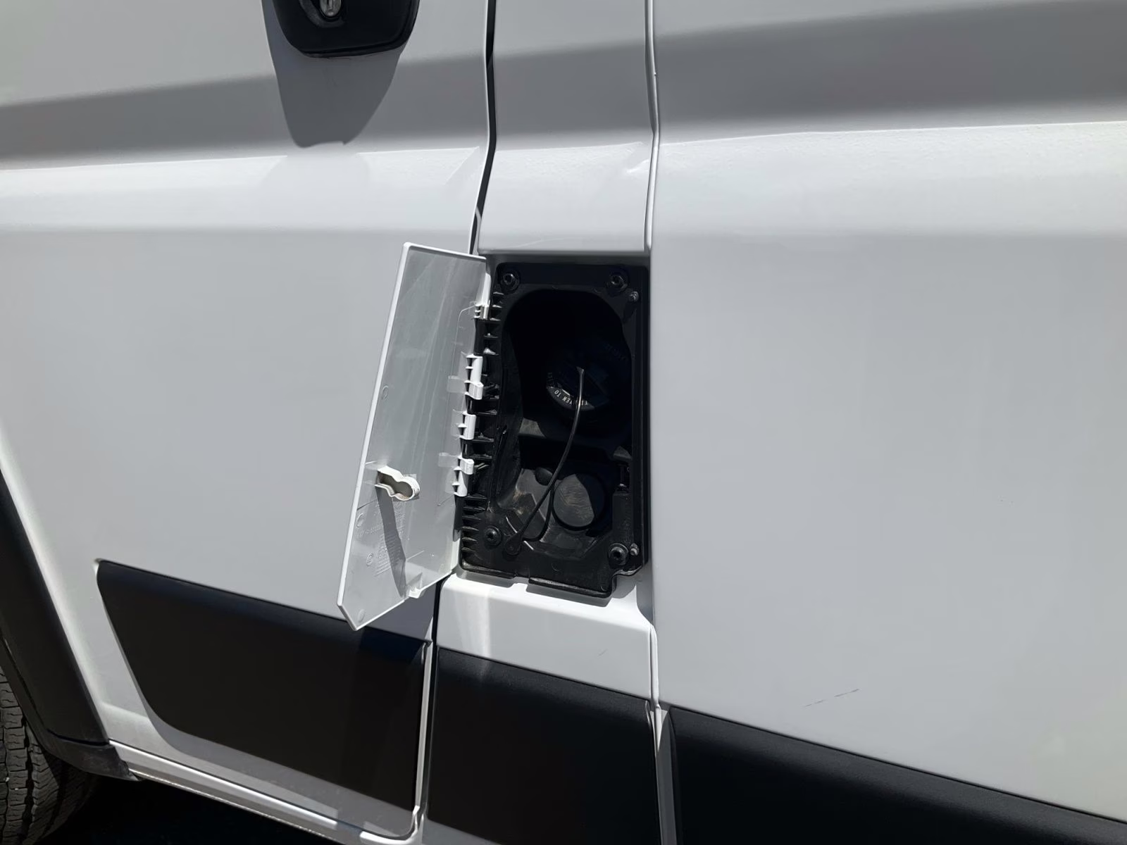 2025 Bright White Clearcoat Ram Promaster 2500 Low Roof Tradesman FWD Van