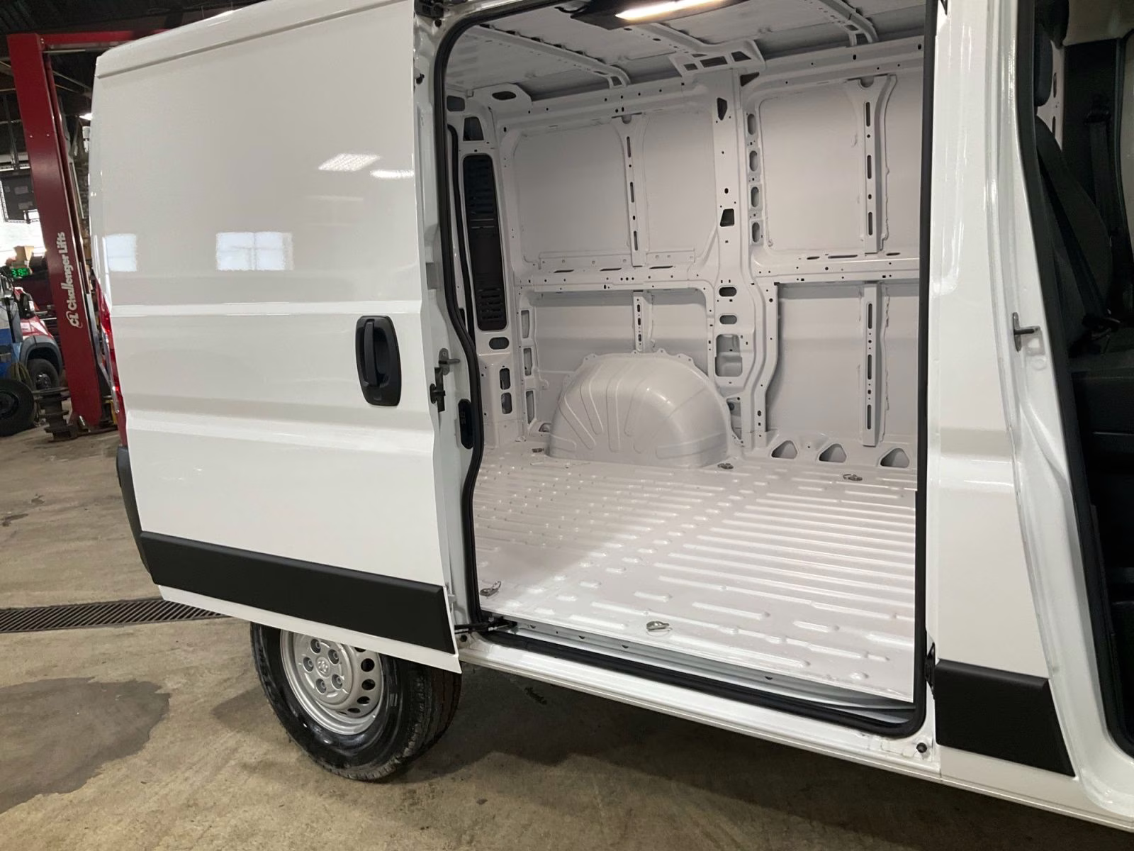 2025 Bright White Clearcoat Ram ProMaster 1500 Low Roof FWD Van