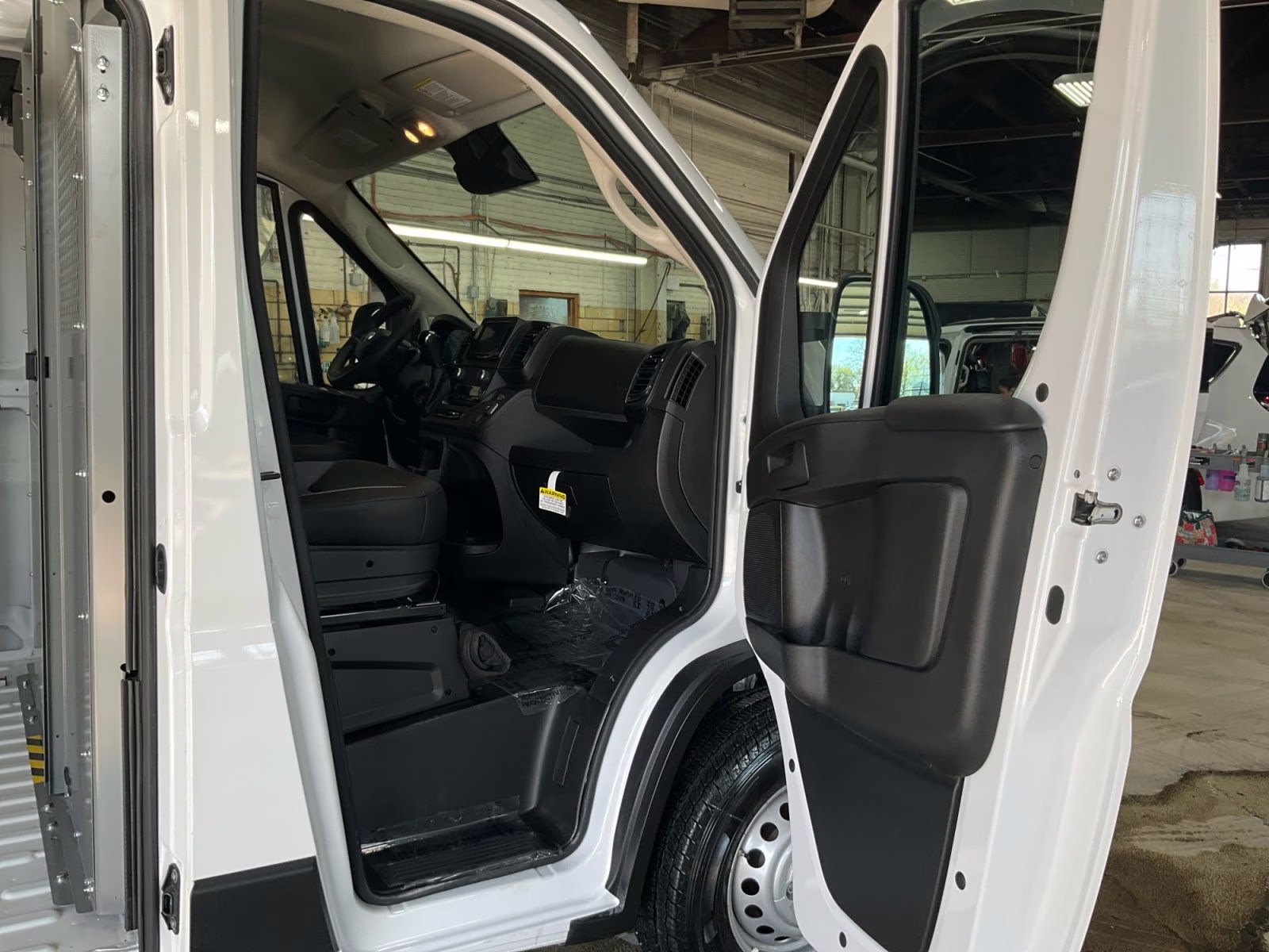 2025 Bright White Clearcoat Ram Promaster 2500 Low Roof Tradesman FWD Van