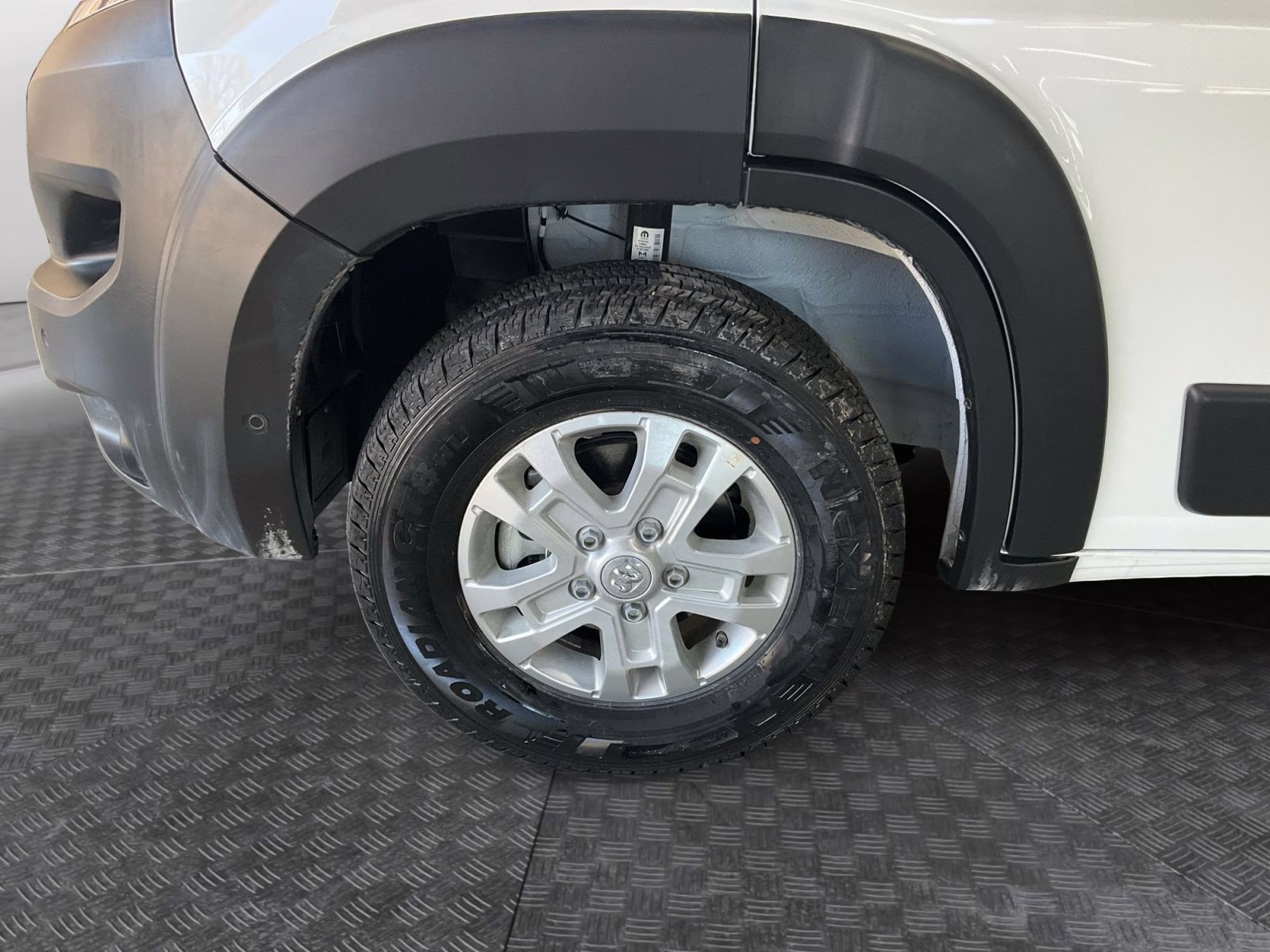 2025 Bright White Clearcoat Ram PPromaster 2500 Low Roof SLT FWD Van