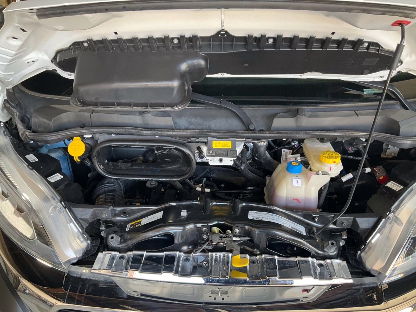 2025 Bright White Clearcoat Ram PPromaster 2500 Low Roof SLT FWD Van