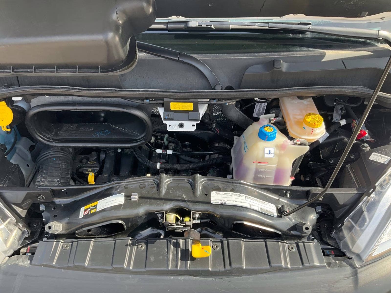 2025 Bright White Clearcoat Ram Promaster 2500 Low Roof Tradesman FWD Van