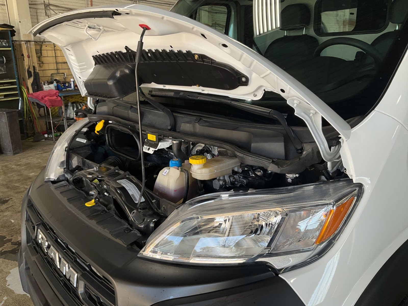 2025 Bright White Clearcoat Ram Promaster 2500 Low Roof Tradesman FWD Van