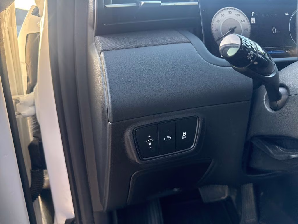 2023 Atlas White Hyundai Santa Cruz Limited AWD Truck