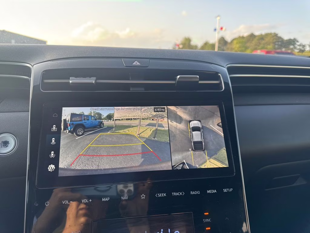2023 Atlas White Hyundai Santa Cruz Limited AWD Truck