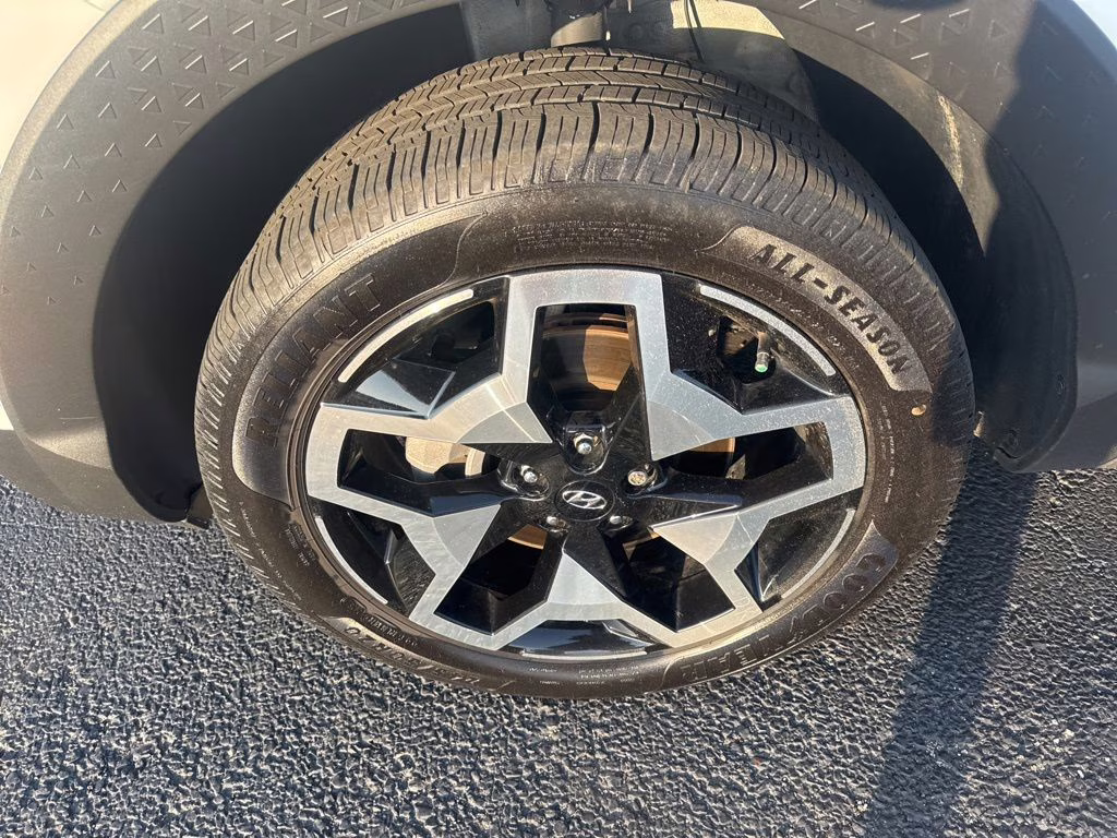2023 Atlas White Hyundai Santa Cruz Limited AWD Truck
