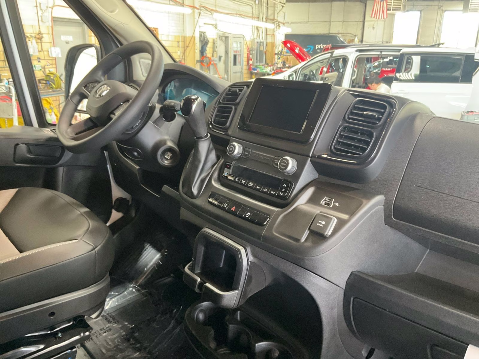 2025 Bright White Clearcoat Ram Promaster 2500 Low Roof Tradesman FWD Van