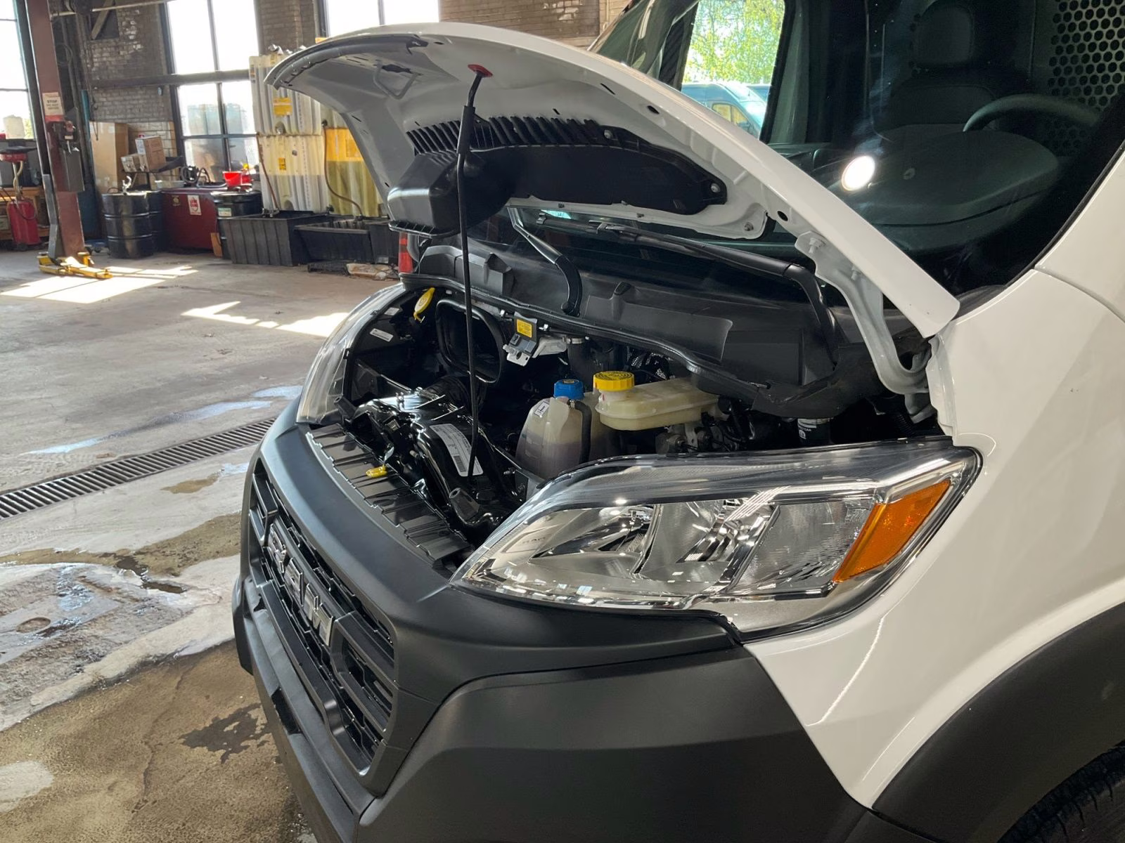2025 Bright White Clearcoat Ram Promaster 2500 Low Roof Tradesman FWD Van