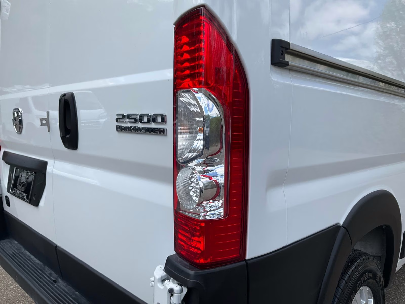 2024 Bright White Clearcoat Ram Promaster 2500 Low Roof SLT FWD Van