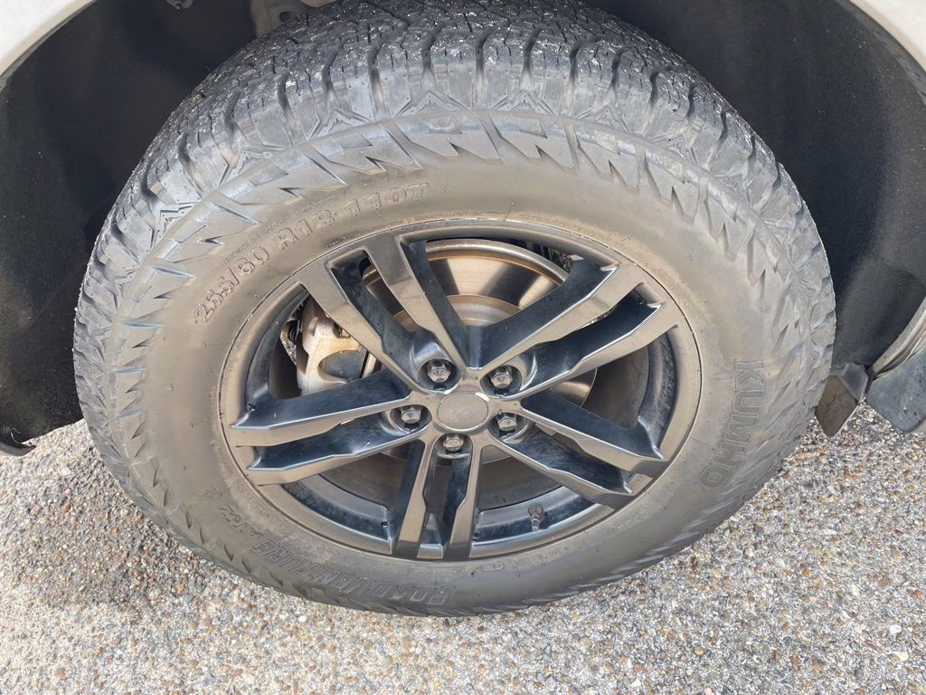 2020 Agate Black Metallic Ford Explorer XLT RWD SUV