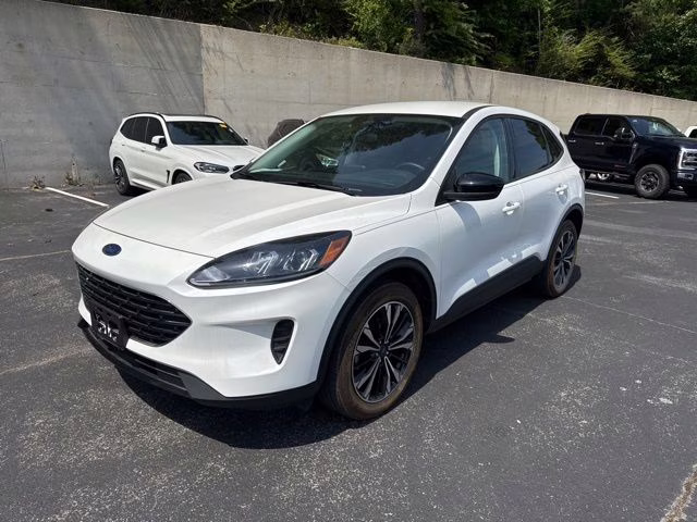 2022 White Metallic Ford Escape SE AWD SUV