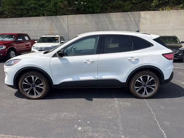2022 White Metallic Ford Escape SE AWD SUV