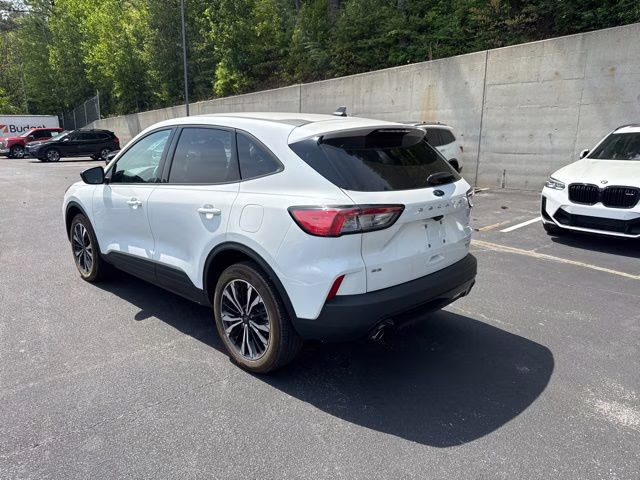 2022 White Metallic Ford Escape SE AWD SUV