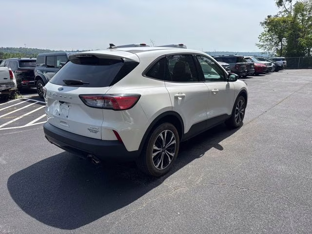 2022 White Metallic Ford Escape SE AWD SUV