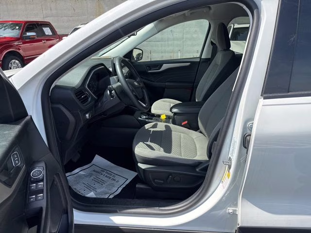 2022 White Metallic Ford Escape SE AWD SUV