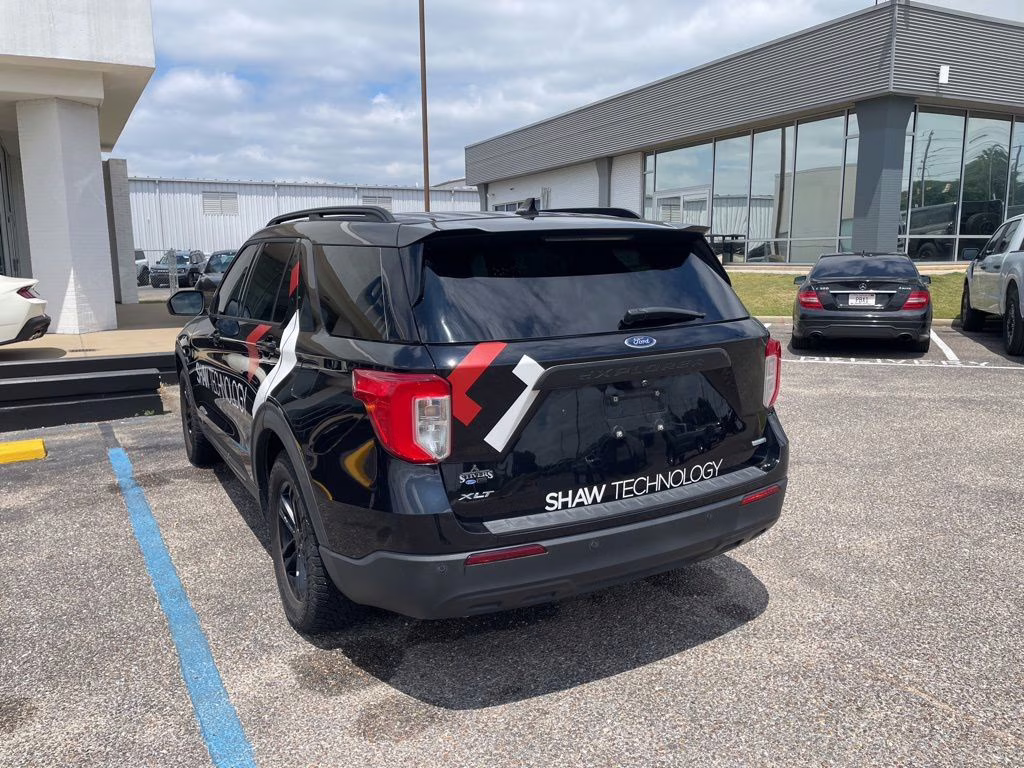 2020 Agate Black Metallic Ford Explorer XLT RWD SUV