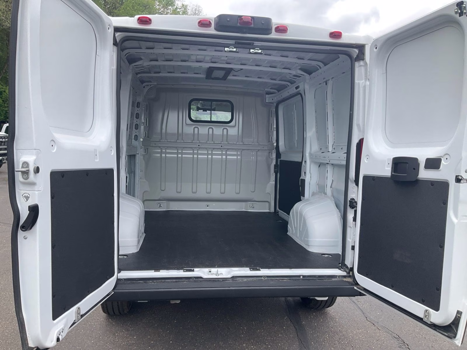 2025 Bright White Clearcoat Ram ProMaster 1500 Low Roof FWD Van