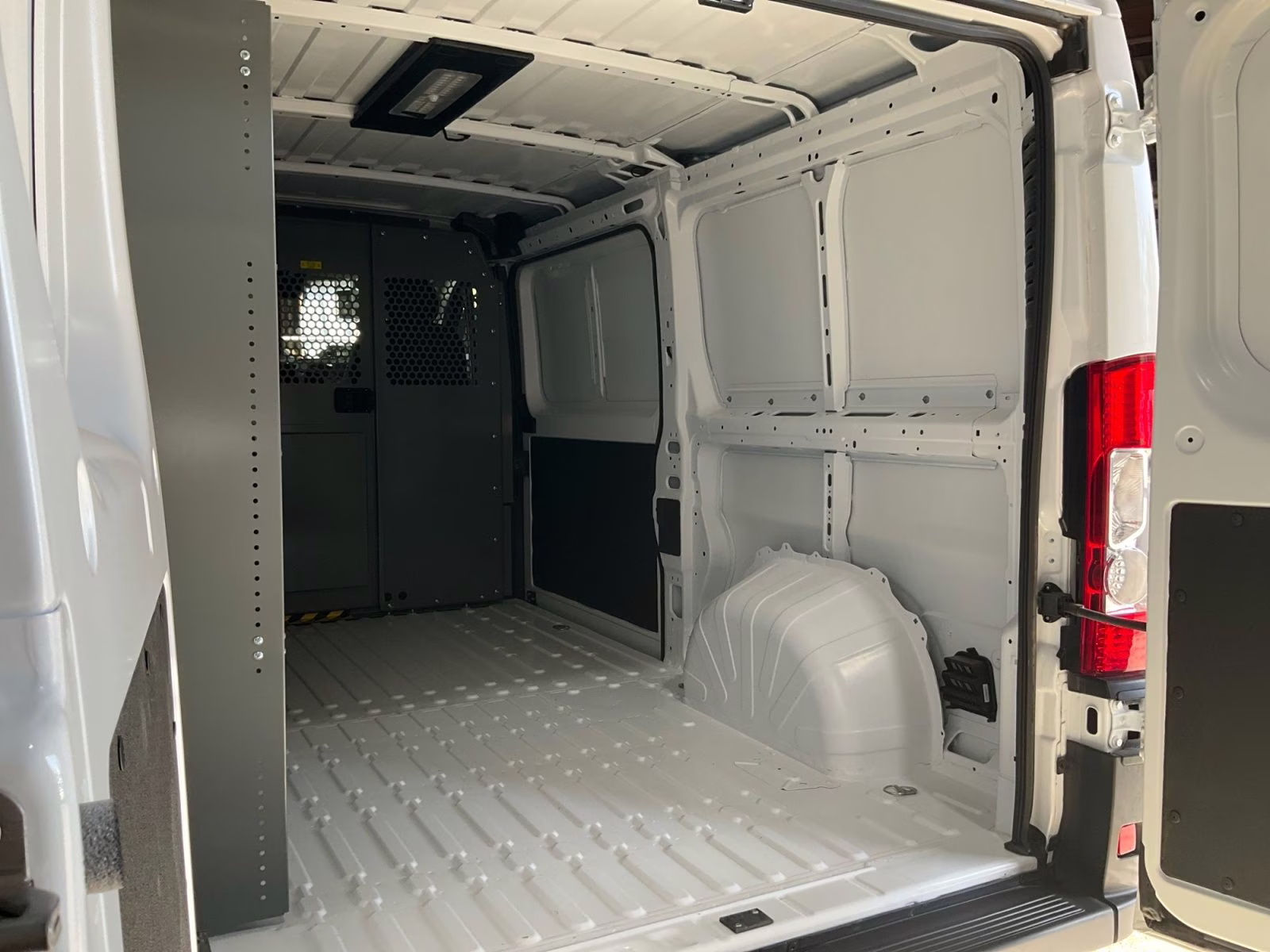 2025 Bright White Clearcoat Ram Promaster 2500 Low Roof Tradesman FWD Van