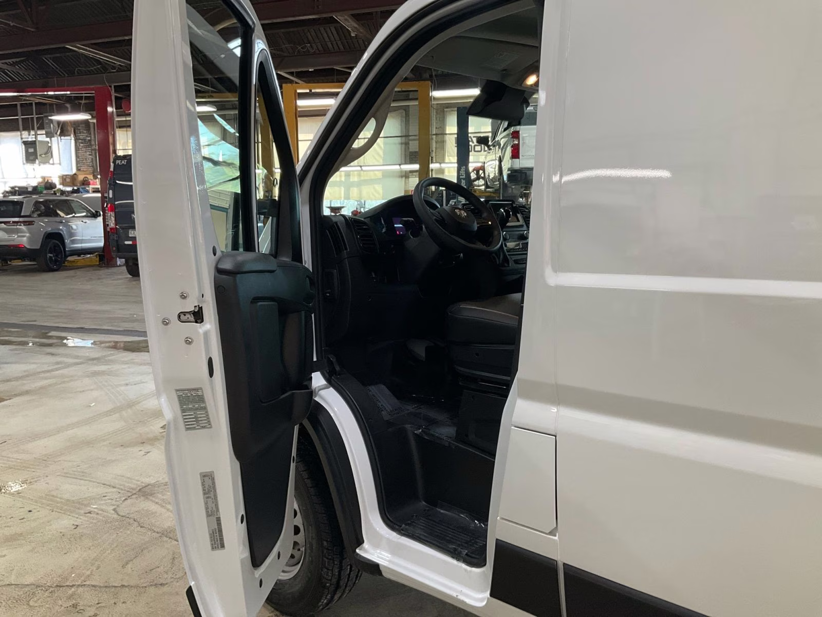 2025 Bright White Clearcoat Ram Promaster 2500 Low Roof Tradesman FWD Van